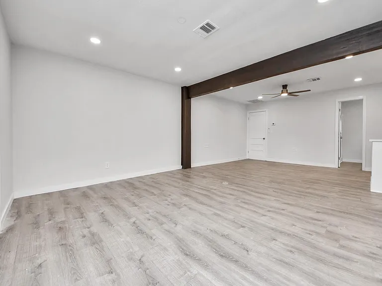 302 County Park Dr — Photo 5