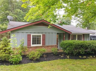 206 Hazelwood Dr, Chagrin Falls, OH 44022
