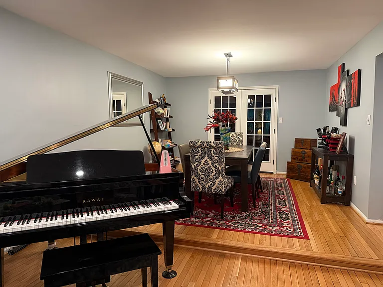 1736 Crestview Dr — Photo 4