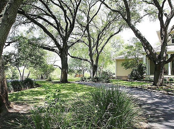 4th image of 1 Oakwood St