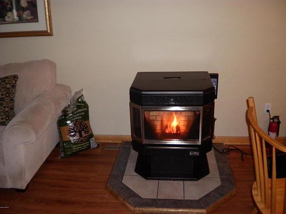 4th image of 23 Meadowlark Ln