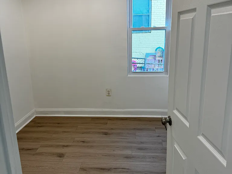 5017 1st St NW #2 — Photo 6