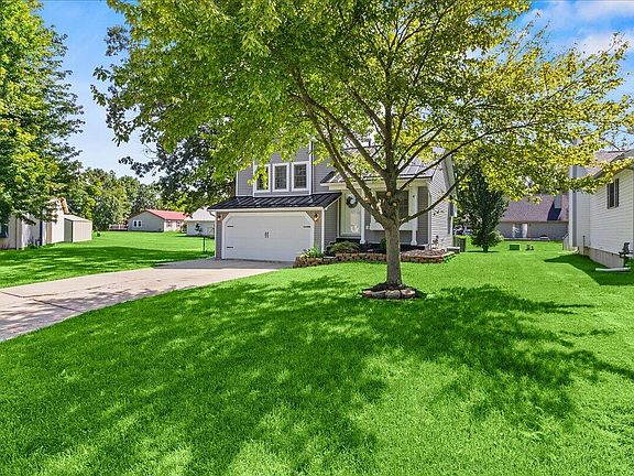 3rd image of 210 White Oaks Ct
