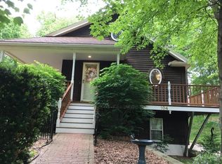104 Lakeview Ave, Tyngsboro, MA 01879