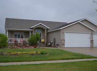 1537 1st St E, West Fargo, ND 58078