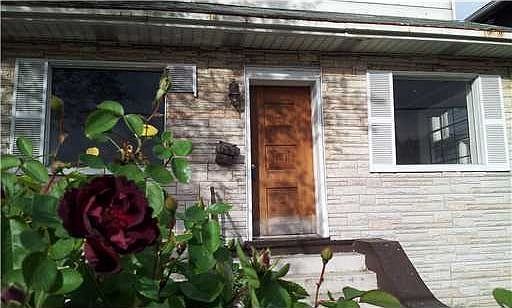 1st image of 631 1/2 Virginia St W