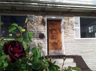 631 1/2 Virginia St W, Charleston, WV 25302