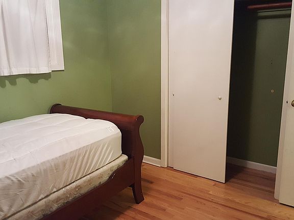 5th image of 305 H St SE