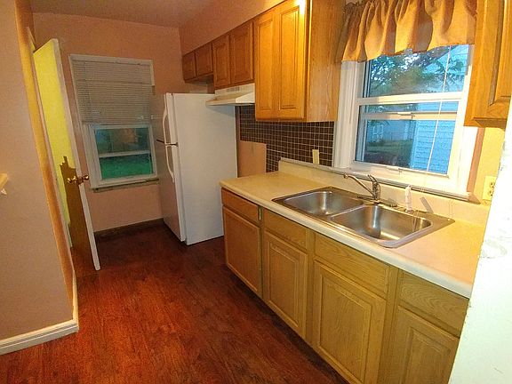 3rd image of 2413 Argyle Dr