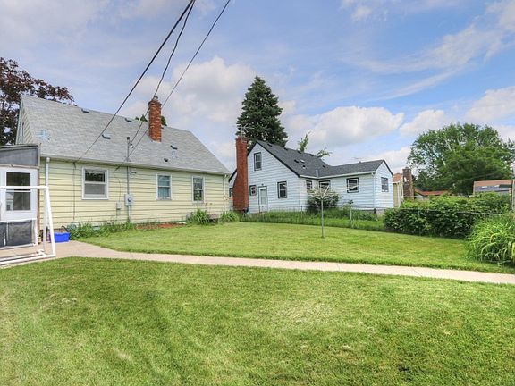 3rd image of 1634 Arlington Ave E