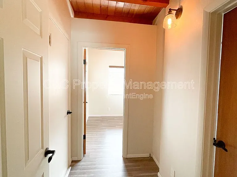 1812 Luzern St #B — Photo 11