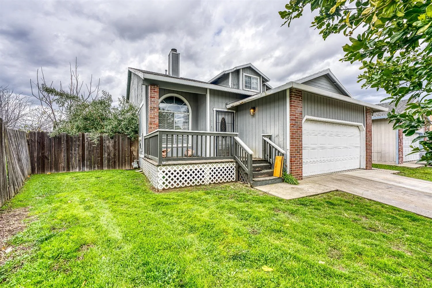 121 Creekside Cir photo 1