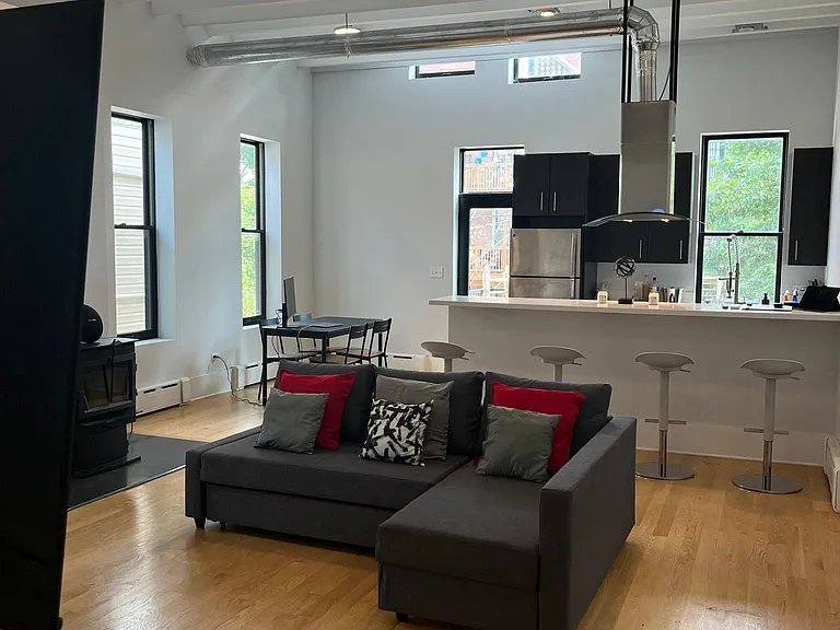 925 W 18th Pl #2R — Photo 1