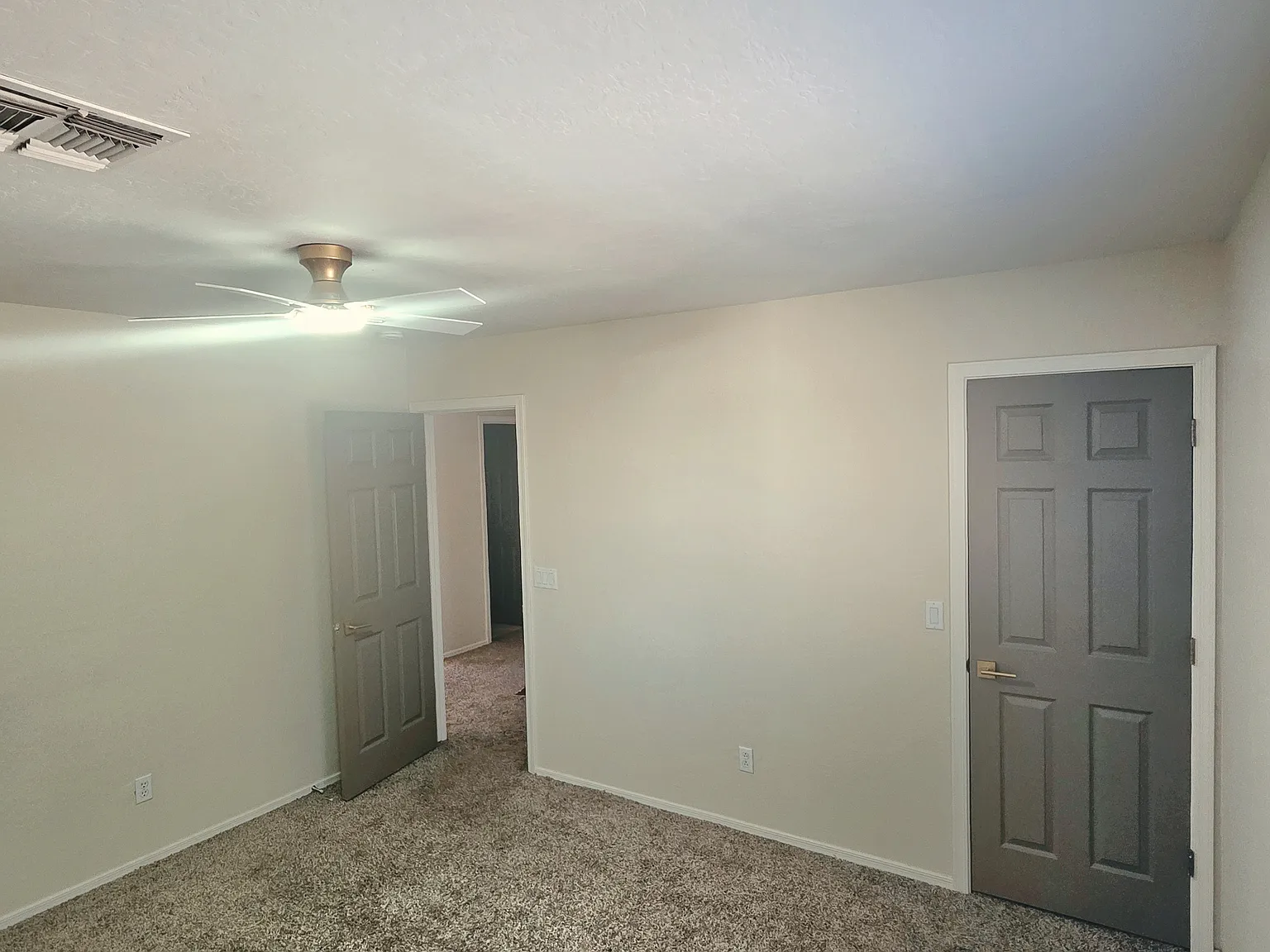4 bed, 2284 sqft, $2,650 — Photo 2