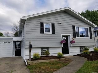 11 Hackett Dr, Tonawanda, NY 14150