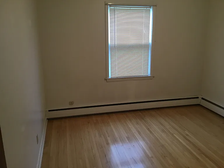 1006 Broadway St — Photo 8