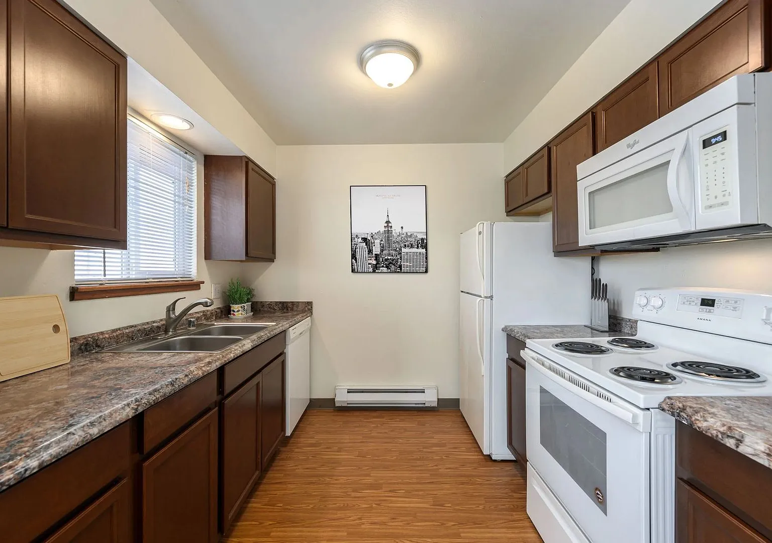 Island View Apartments — Photo 2