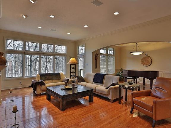 5th image of 8009 Oakhaven Pl