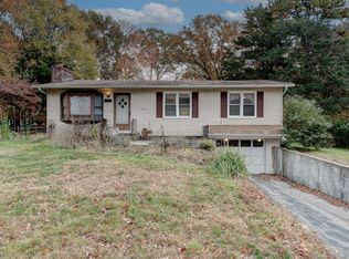 10 Stone Ct, Gales Ferry, CT 06335