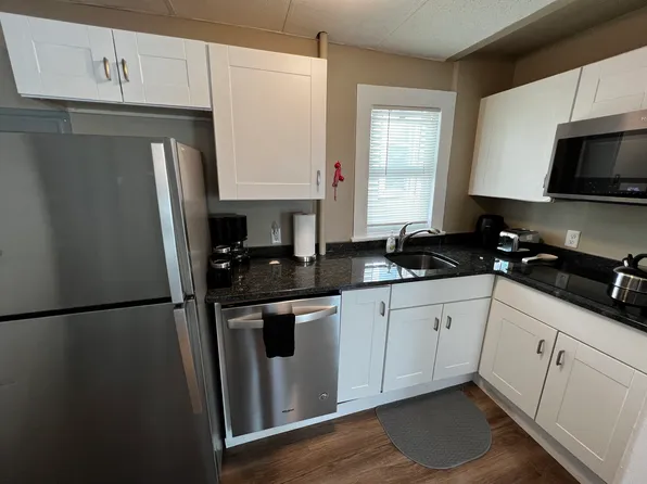 271 Spring St APT 5, Portland, ME 04102