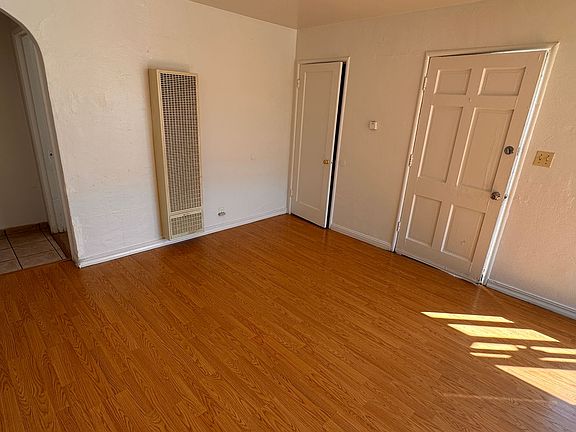 5th image of 7108 Fresno St