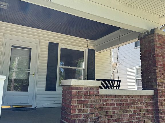 Front porch/entrance