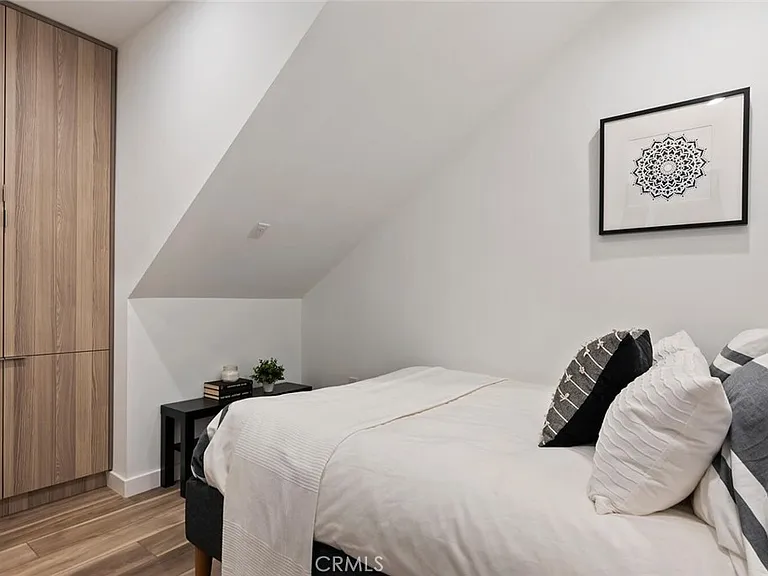 13538 Vanowen St #5 — Photo 10