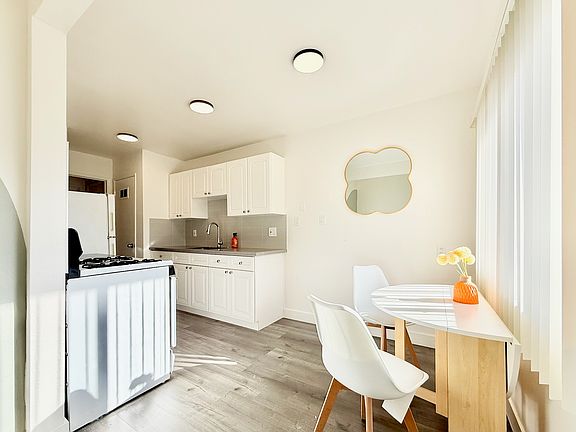 3rd image of 231 E San Fernando St APT 6