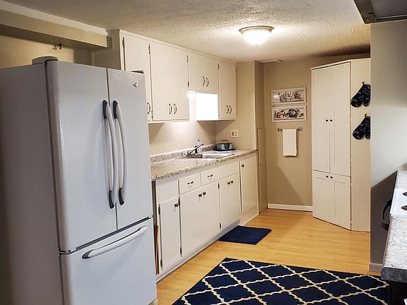 4th image of 719 Sommerville St S #B