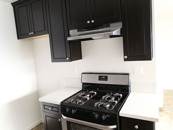 5th image of 1036 Brittania St APT 03