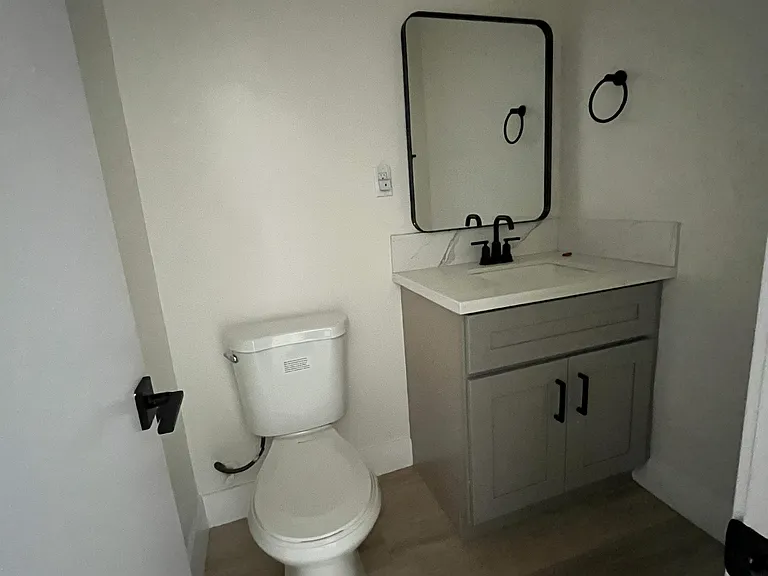 6958 Woodman Ave #6 — Photo 7