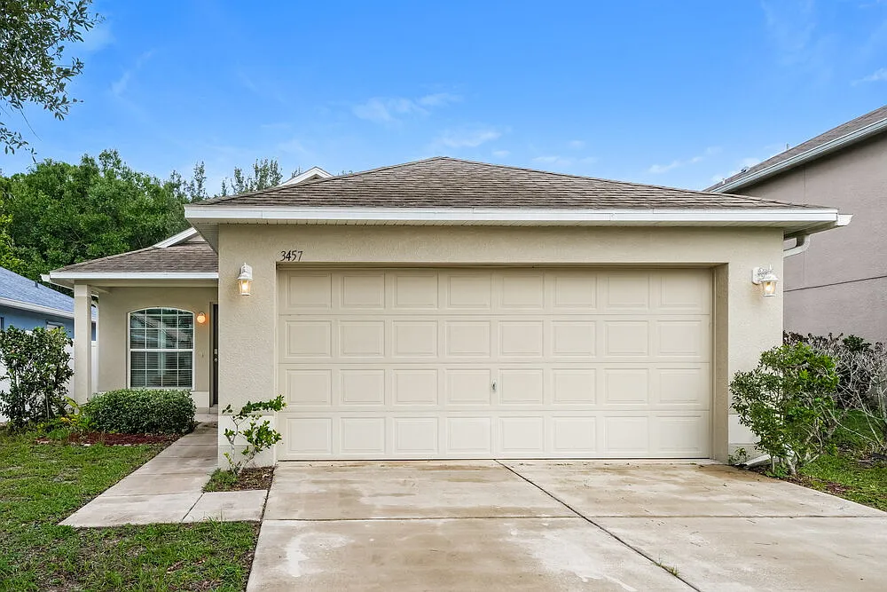 3 bed, 2.0 bath, 1158 sqft, $1,870 — Photo 1