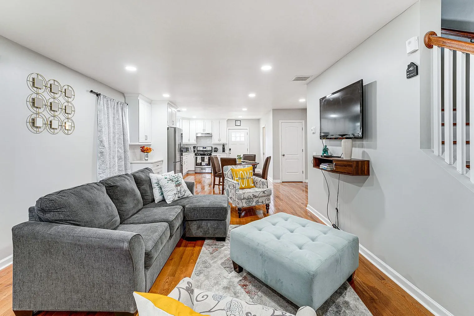 3 bed, 1.0 bath, 1388 sqft, $4,718 — Photo 1