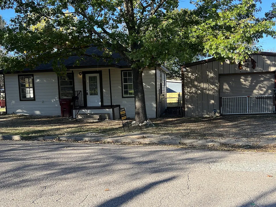 320 S 4th St