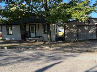 320 S 4th St, Bonham, TX 75418