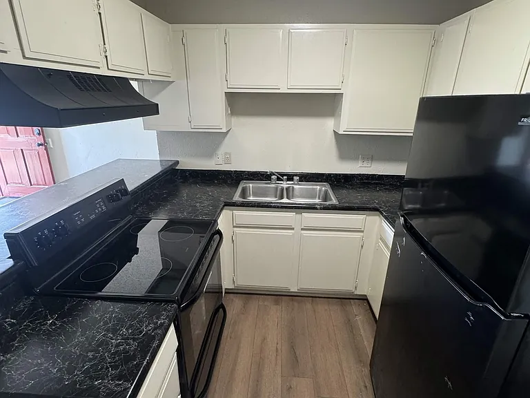 Chapparal Apartments — Photo 27