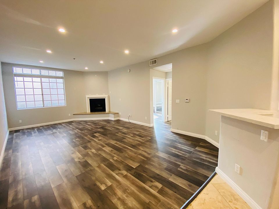 Open Living Room, Gas Fireplace