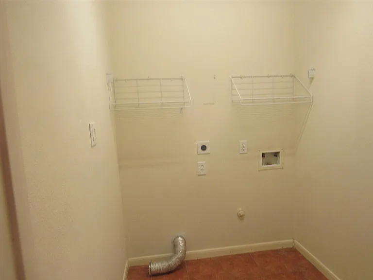 2611 Colony Haven Cir — Photo 17