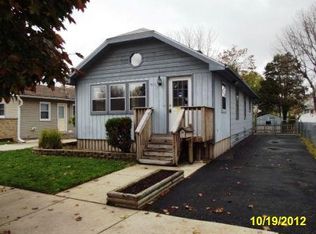 911 Bowditch Ave, Aurora, IL 60506