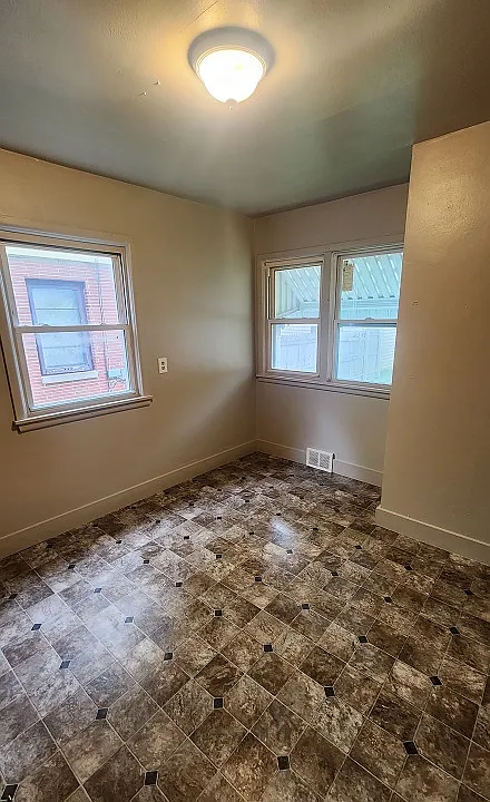 4645-4647 W Fond Du Lac Ave