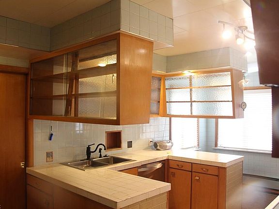 4th image of 561 Beech Dr