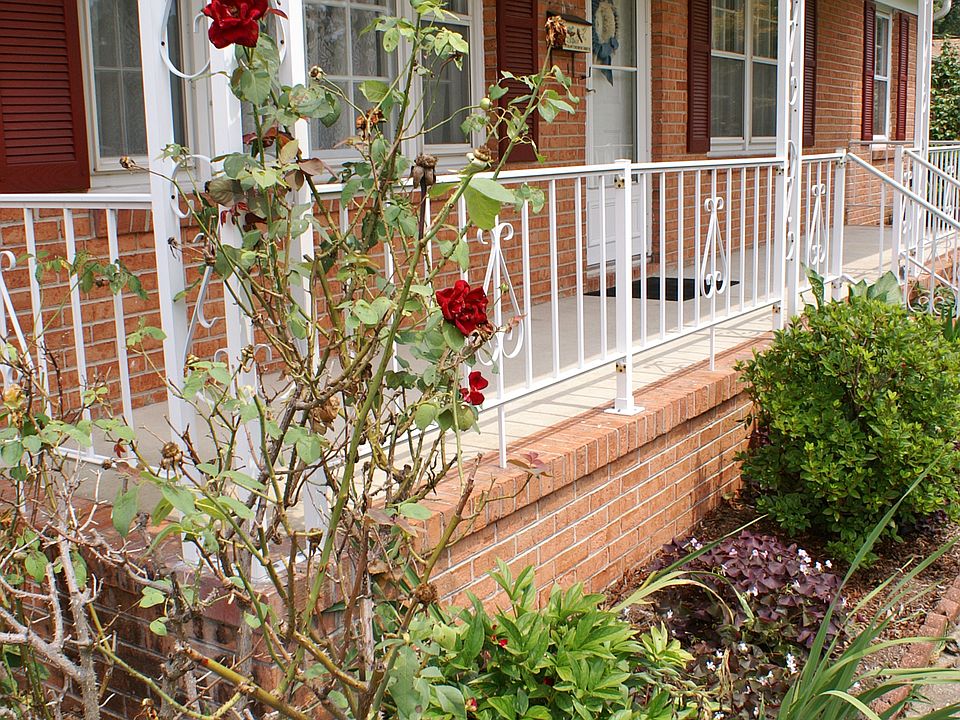 2nd image of 174 Hawthorne Dr