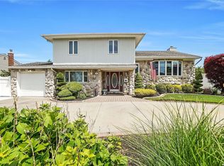 10 Suzane Ln, Bethpage, NY 11714