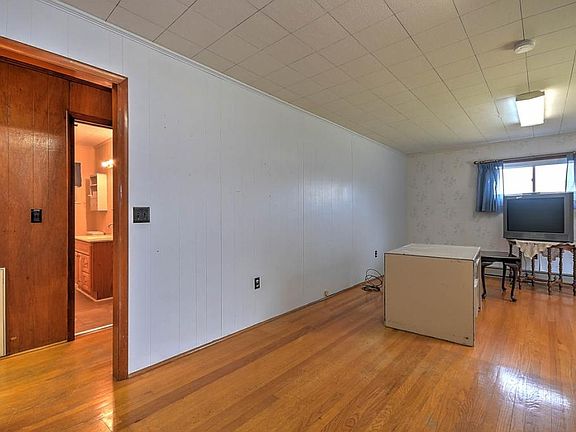 2nd image of 768 Rock Springs Dr