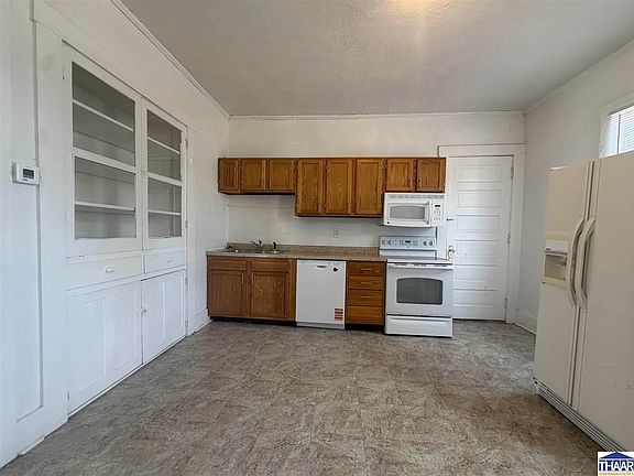 3rd image of 1453 Walnut St