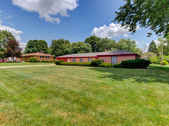 2nd image of 2394 Banyon Dr