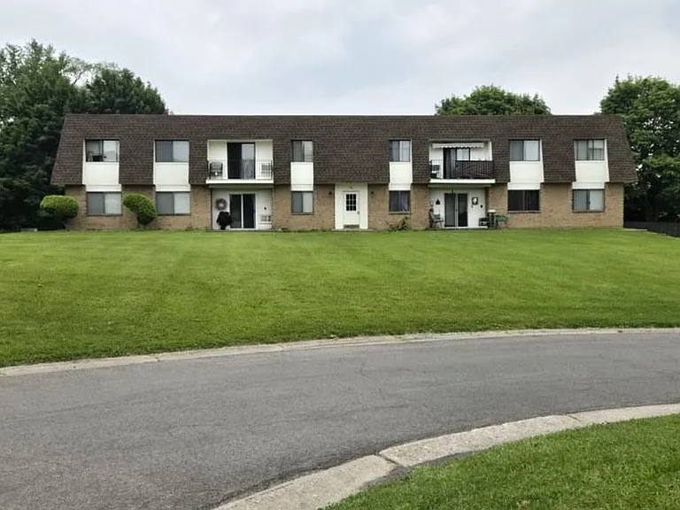 17 Stenwick Dr #E — Photo 24