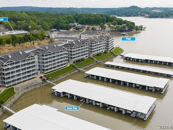 2nd image of 921 Summer Place Dr #4B