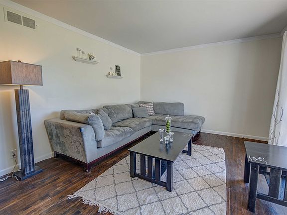 4th image of 3406 Whitcomb Ave