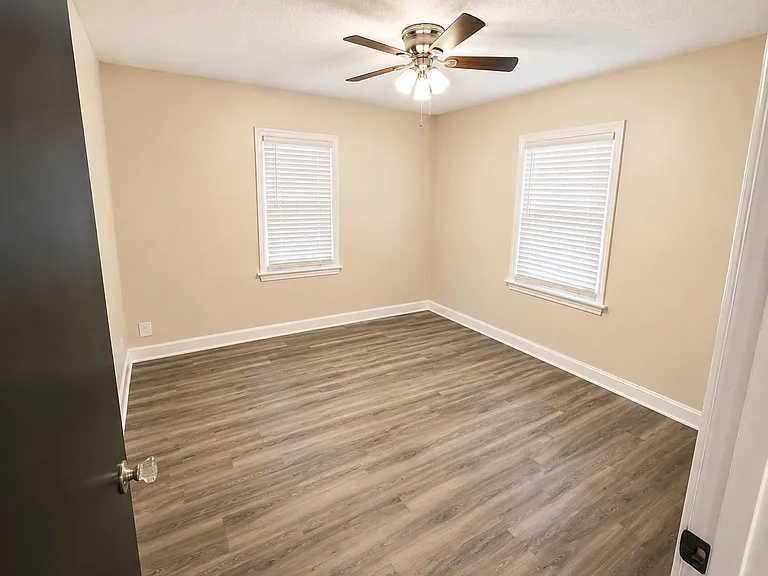 131 Eaton Ave — Photo 3